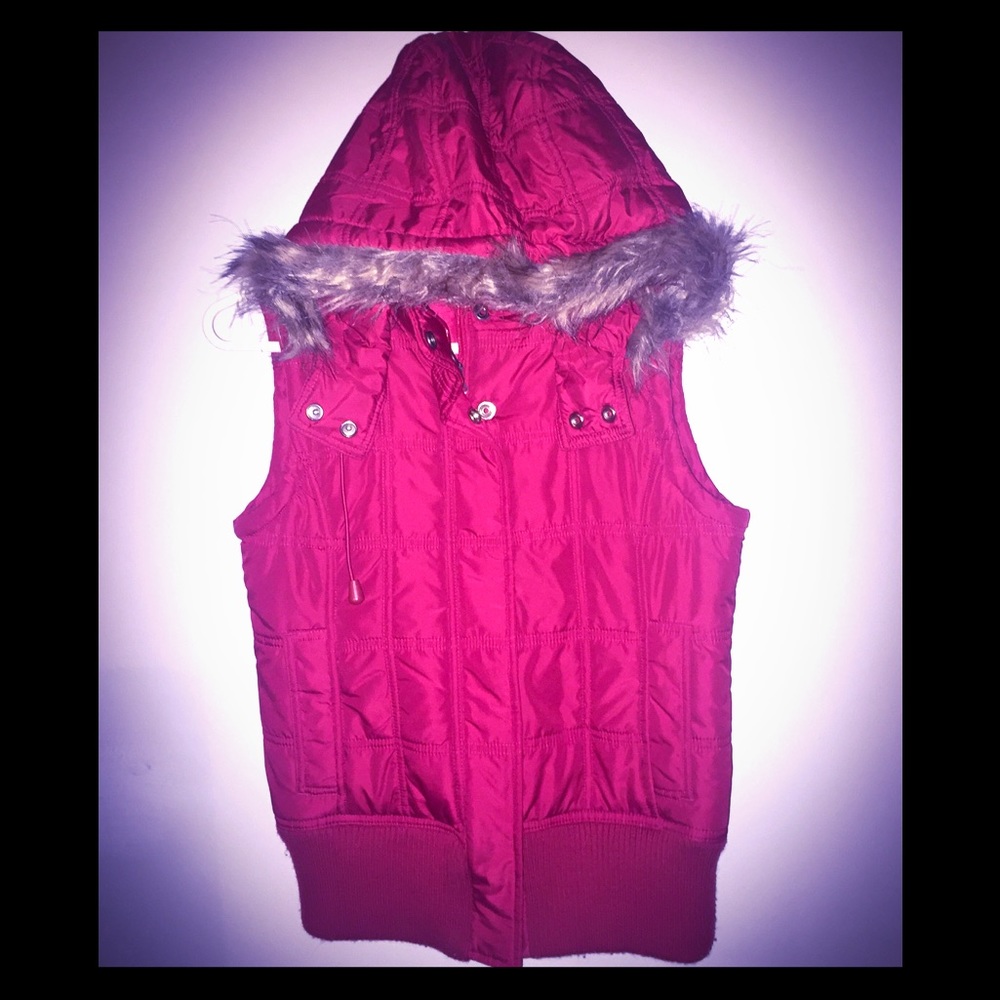 Puffer vest with hood
